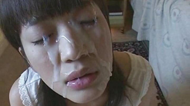 ცნობილი მომღერალი შავკანიან გულშემატკივარს და მის მეგობარს ჟიმაობს სხვადასხვა რასის წარმომადგენლებს შორის ჯგუფურ სექსში.